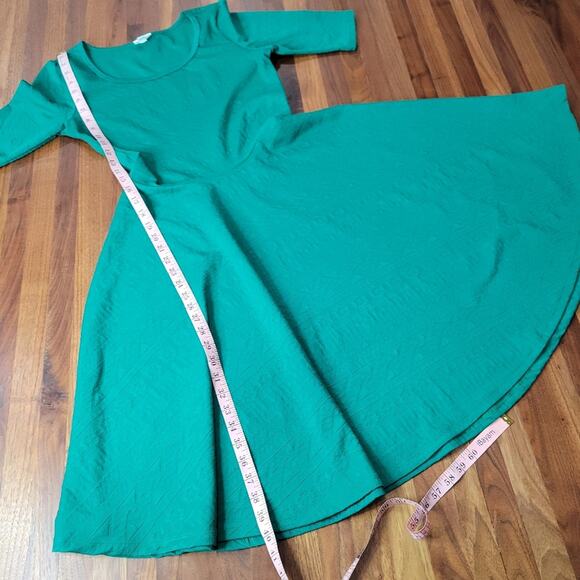 Lularoe Christmas Green Dress Size Medium - Picture 3 of 4
